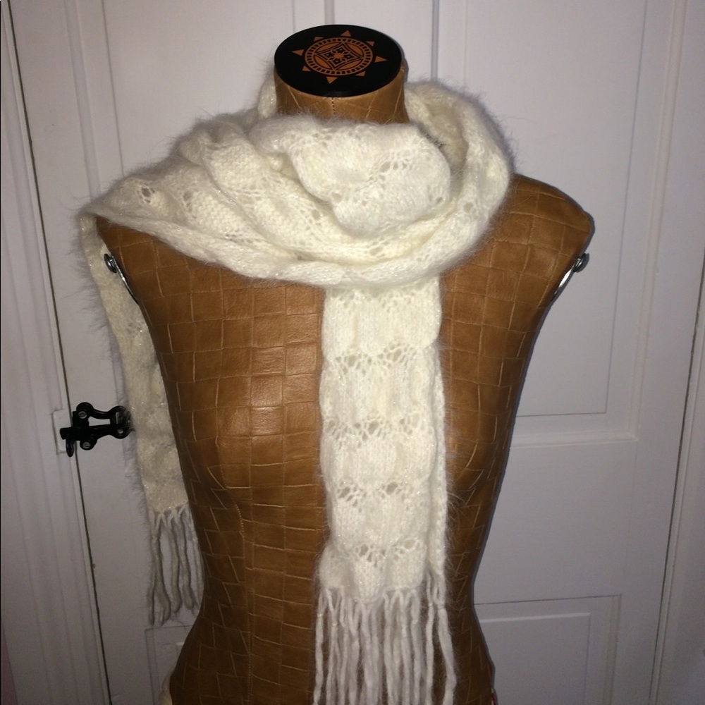 EUC AF warm shimmer scarf - Picture 2 of 8